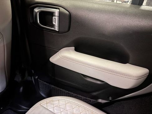 Used 2022 Jeep Wrangler Unlimited Sahara image 26