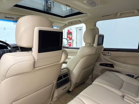 Used 2013 Lexus LX 570 4WD image 32