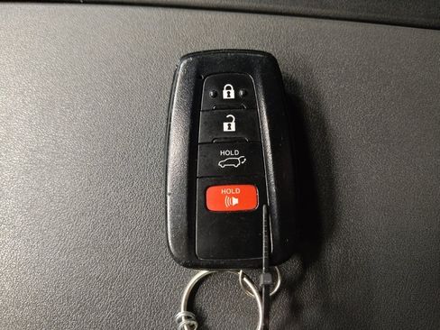 Used 2021 Toyota Highlander XSE image 32