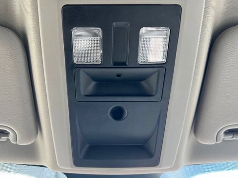 Used 2022 RAM 1500 Classic SLT AWD/4WD image 21