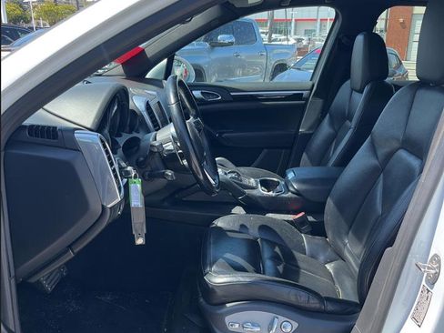 Used 2015 Porsche Cayenne S image 10