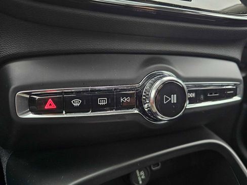Certified 2024 Volvo XC40 B5 Plus w/ Climate Package image 34