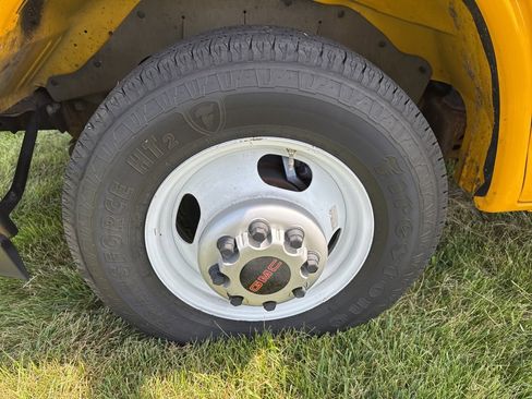 Used 2021 GMC Savana 3500 Extended w/ Power Convenience Package image 3