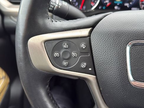 Used 2017 GMC Acadia Denali w/ Technology Package FWD image 18