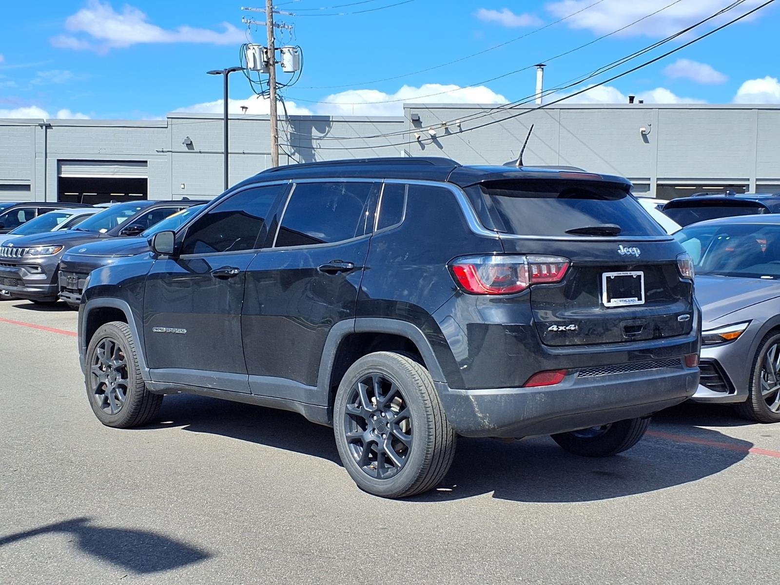 Used 2022 Jeep Compass Latitude AWD/4WD image 2