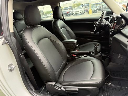 Used 2020 MINI Cooper 2-Door Hardtop FWD image 17