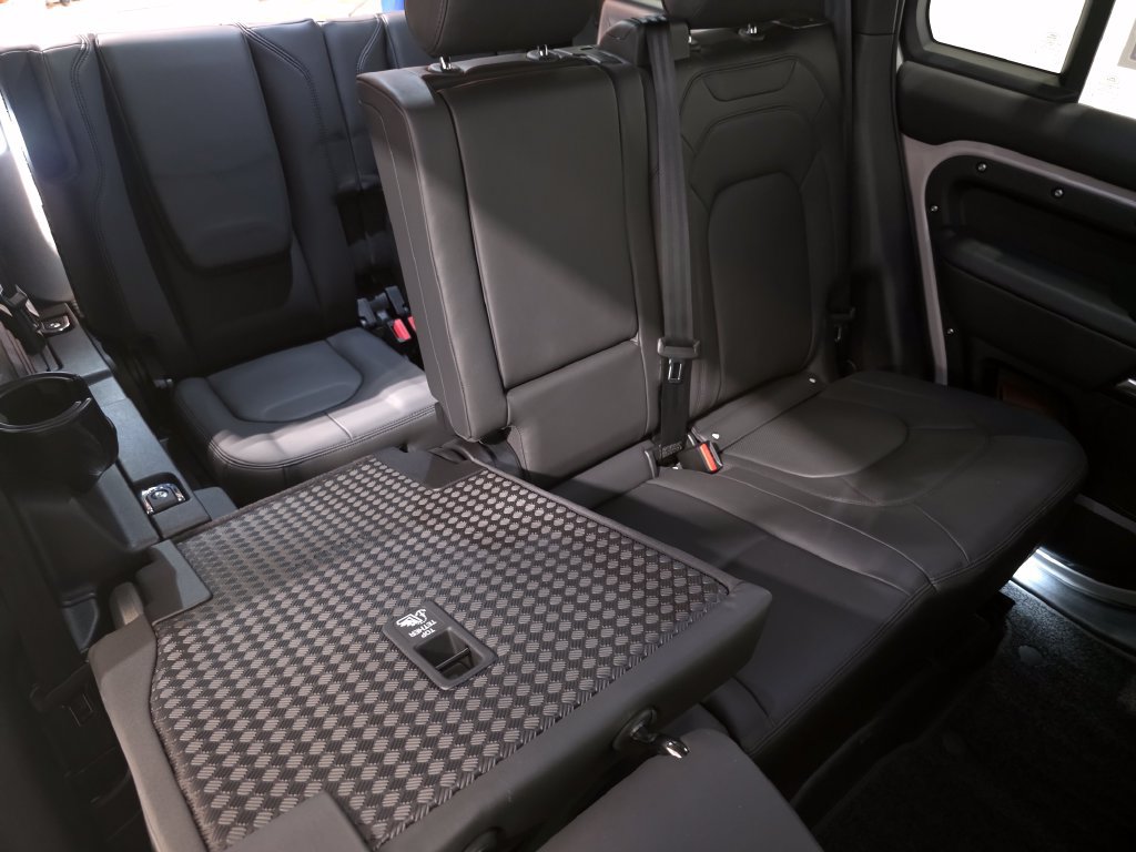 New 2026 Land Rover Defender 110 X-Dynamic SE AWD/4WD image 11