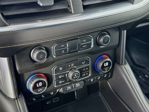 Used 2021 Chevrolet Tahoe Premier AWD/4WD image 16