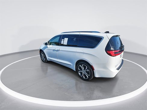 Used 2024 Chrysler Pacifica Pinnacle w/ Trailer Tow Group image 6