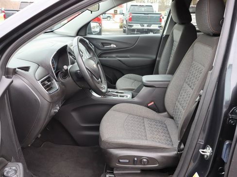 Used 2023 Chevrolet Equinox LT image 3