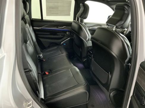 Used 2024 Jeep Grand Cherokee Overland w/ Luxury Tech Group IV image 45