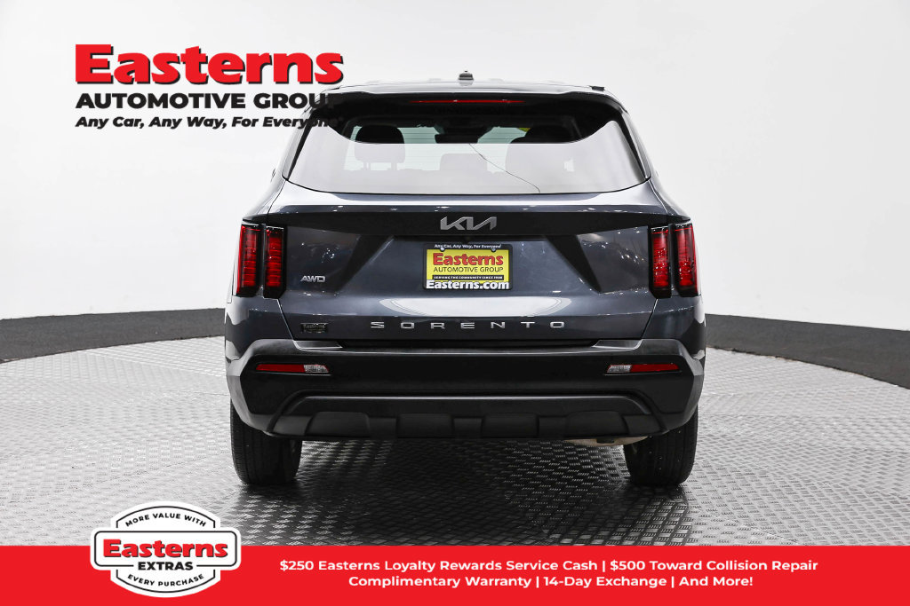 Used 2022 Kia Sorento LX AWD/4WD image 7