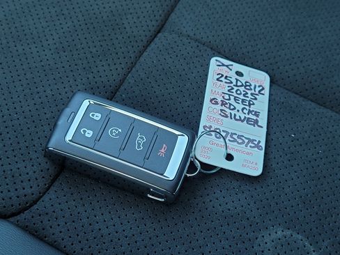 New 2025 Jeep Grand Cherokee L Altitude image 20