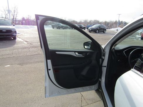 Used 2025 Ford Escape Platinum w/ Class II Trailer Tow Package AWD/4WD image 12