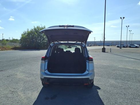 Used 2024 Nissan Rogue S FWD image 27