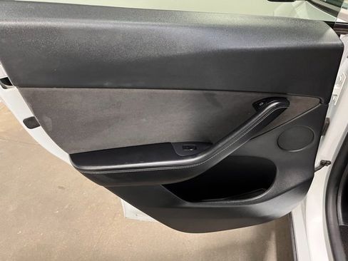 Used 2021 Tesla Model Y Long Range image 15