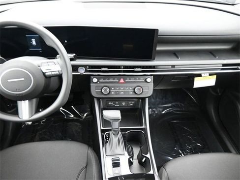 New 2026 Hyundai Tucson SE image 12