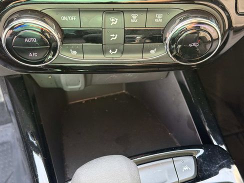 Certified 2025 Chevrolet Trax LT w/ Driver Confidence Package image 10