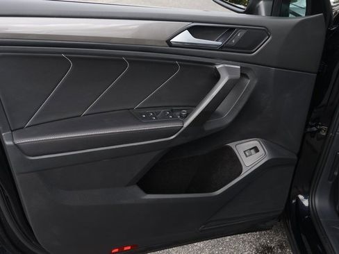 Certified 2022 Volkswagen Tiguan SE w/ Panoramic Sunroof Package image 10