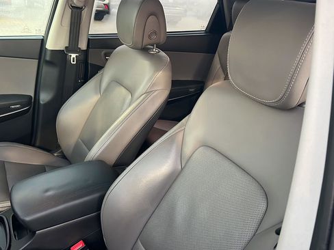 Used 2017 Hyundai Santa Fe Limited image 32