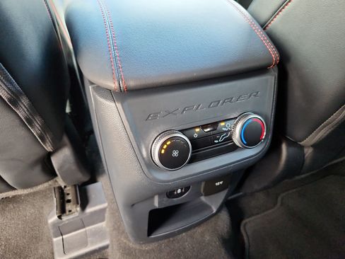 Used 2025 Ford Explorer ST-Line w/ ST-Line Street Pack AWD/4WD image 16
