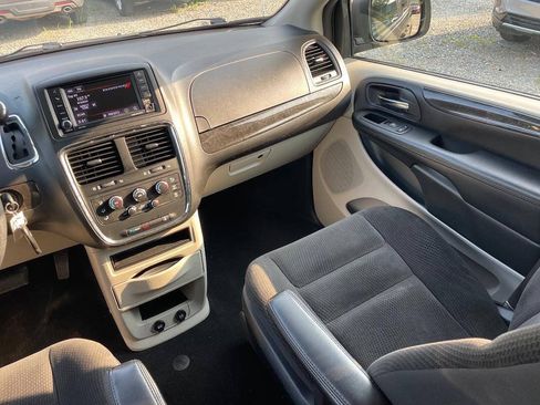 Used 2019 Dodge Grand Caravan SE FWD image 15