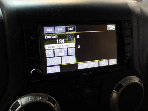 Used 2013 Jeep Wrangler Unlimited Sahara w/ Connectivity Group AWD/4WD image 7