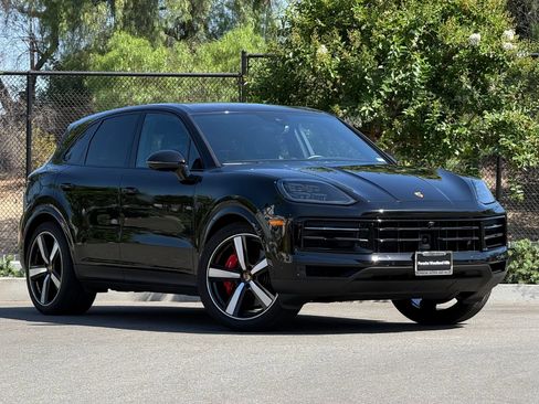 Used 2025 Porsche Cayenne S AWD/4WD image 9