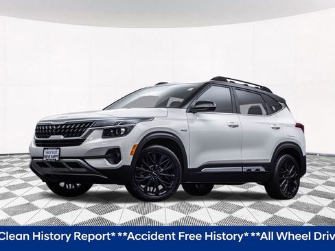 Used 2022 Kia Seltos Nightfall Edition image 2