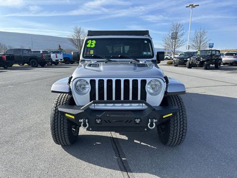 Used 2023 Jeep Gladiator Sport image 2