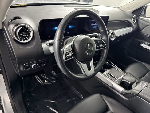 Used 2022 Mercedes-Benz GLB 250 4MATIC image 23