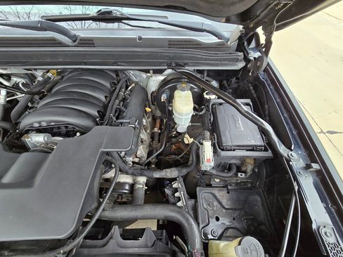 Used 2015 Chevrolet Suburban LT image 34