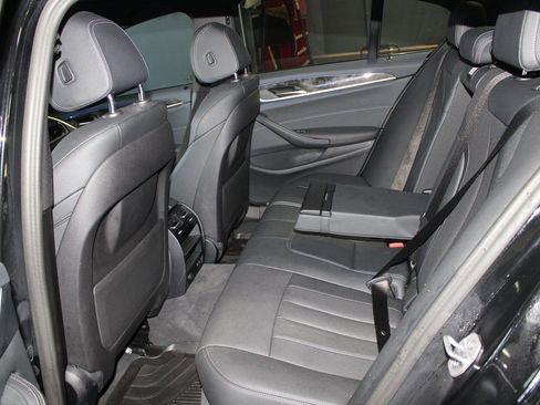 Used 2023 BMW 530i xDrive w/ Convenience Package image 20