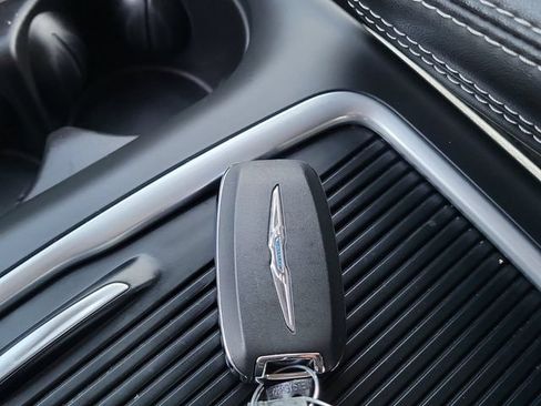 Used 2024 Chrysler Pacifica Touring-L FWD image 33
