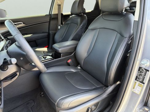 Certified 2025 Kia Sportage EX w/ Premium Package FWD image 22