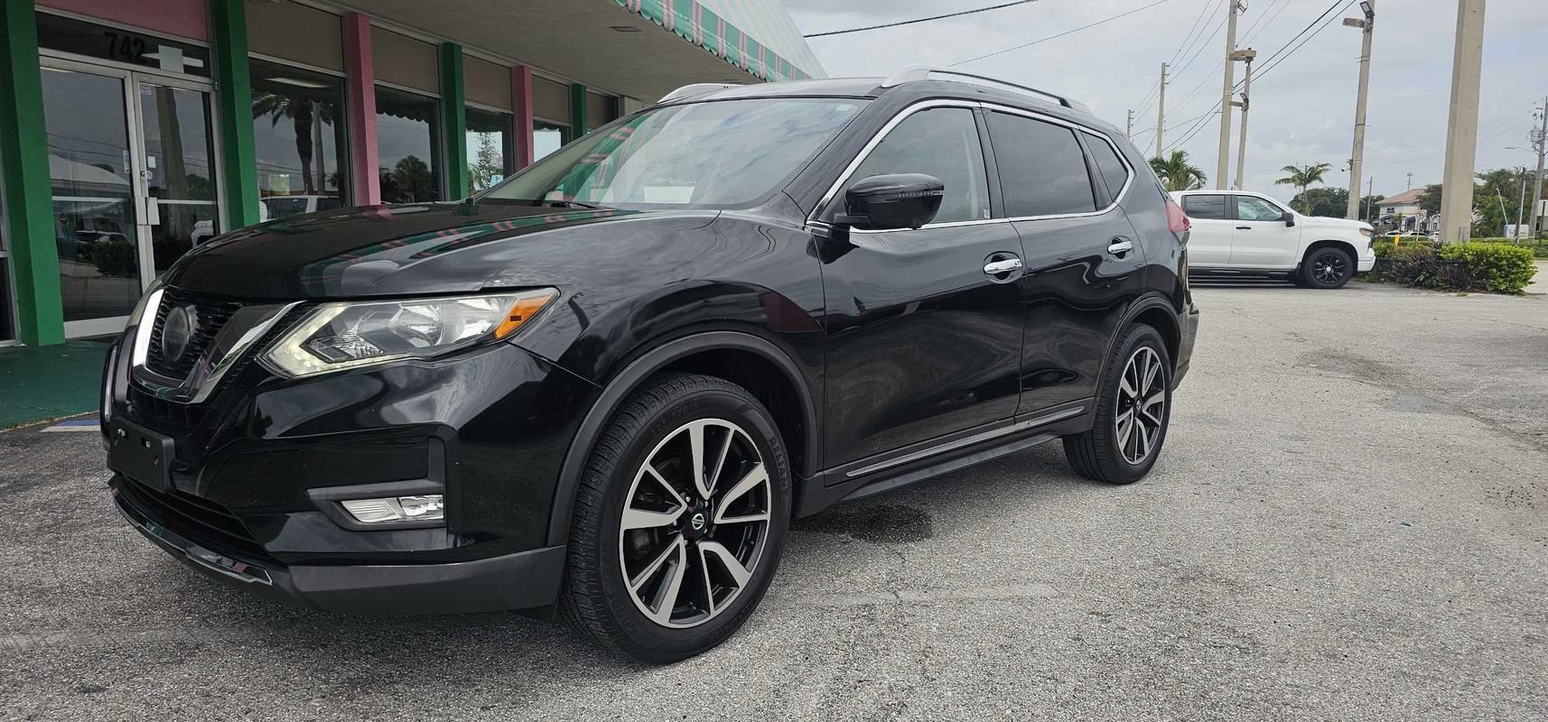 Used 2020 Nissan Rogue SL FWD image 1