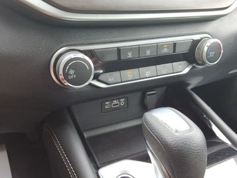 Used 2023 Nissan Altima 2.5 SV AWD/4WD image 17
