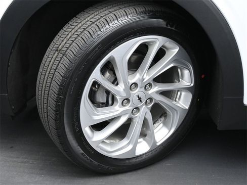 Used 2023 Chevrolet Bolt EUV LT image 19