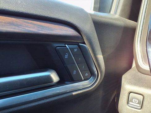 Used 2025 GMC Sierra 1500 SLT image 33