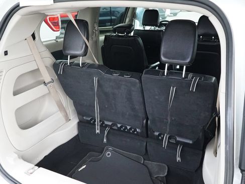 Used 2022 Chrysler Pacifica Touring-L FWD image 25