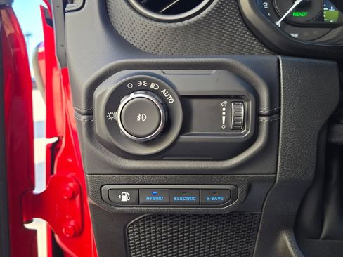 Used 2025 Jeep Wrangler Unlimited Rubicon 4xe w/ Convenience Group image 36