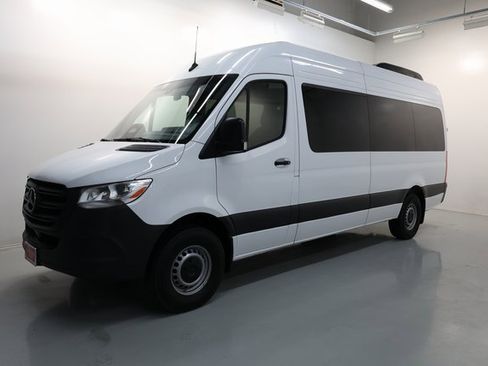 Used 2025 Mercedes-Benz Sprinter 2500 image 40