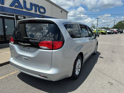 Used 2023 Chrysler Voyager LX FWD image 4