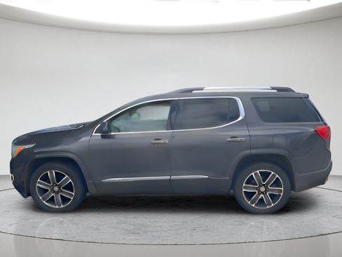 Used 2017 GMC Acadia Denali w/ Technology Package AWD/4WD image 5