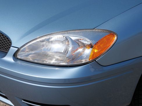 Used 2007 Ford Taurus SE FWD image 16