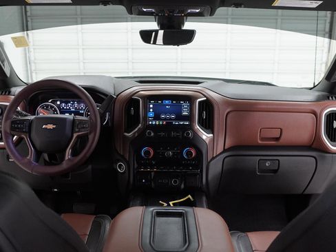 Used 2020 Chevrolet Silverado 1500 High Country w/ Technology Package AWD/4WD image 35