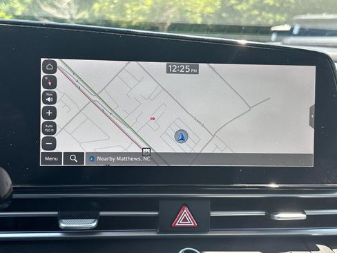 Used 2025 Hyundai Elantra SEL FWD image 25