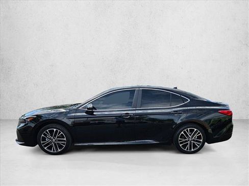 Used 2025 Toyota Camry XLE FWD image 9