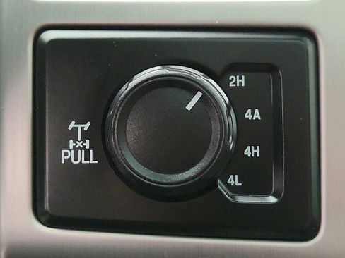 Used 2018 Ford F150 Platinum w/ Equipment Group 701A Luxury image 31