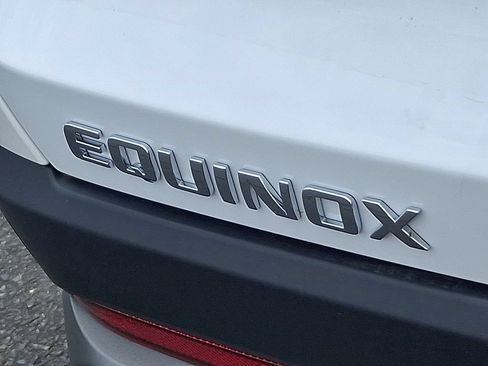 New 2027 Chevrolet Equinox LT w/ Convenience Package II FWD image 11